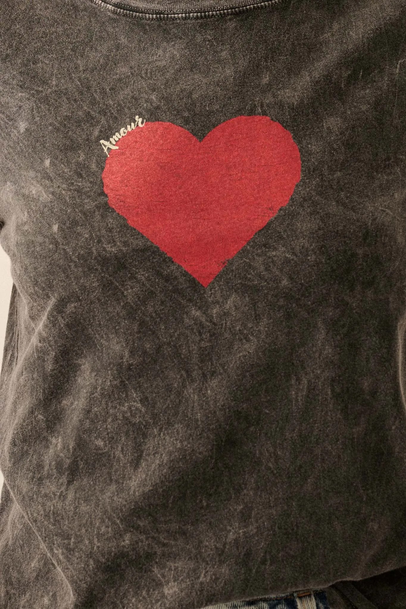 Amour Red Heart Vintage-Wash Graphic Tee