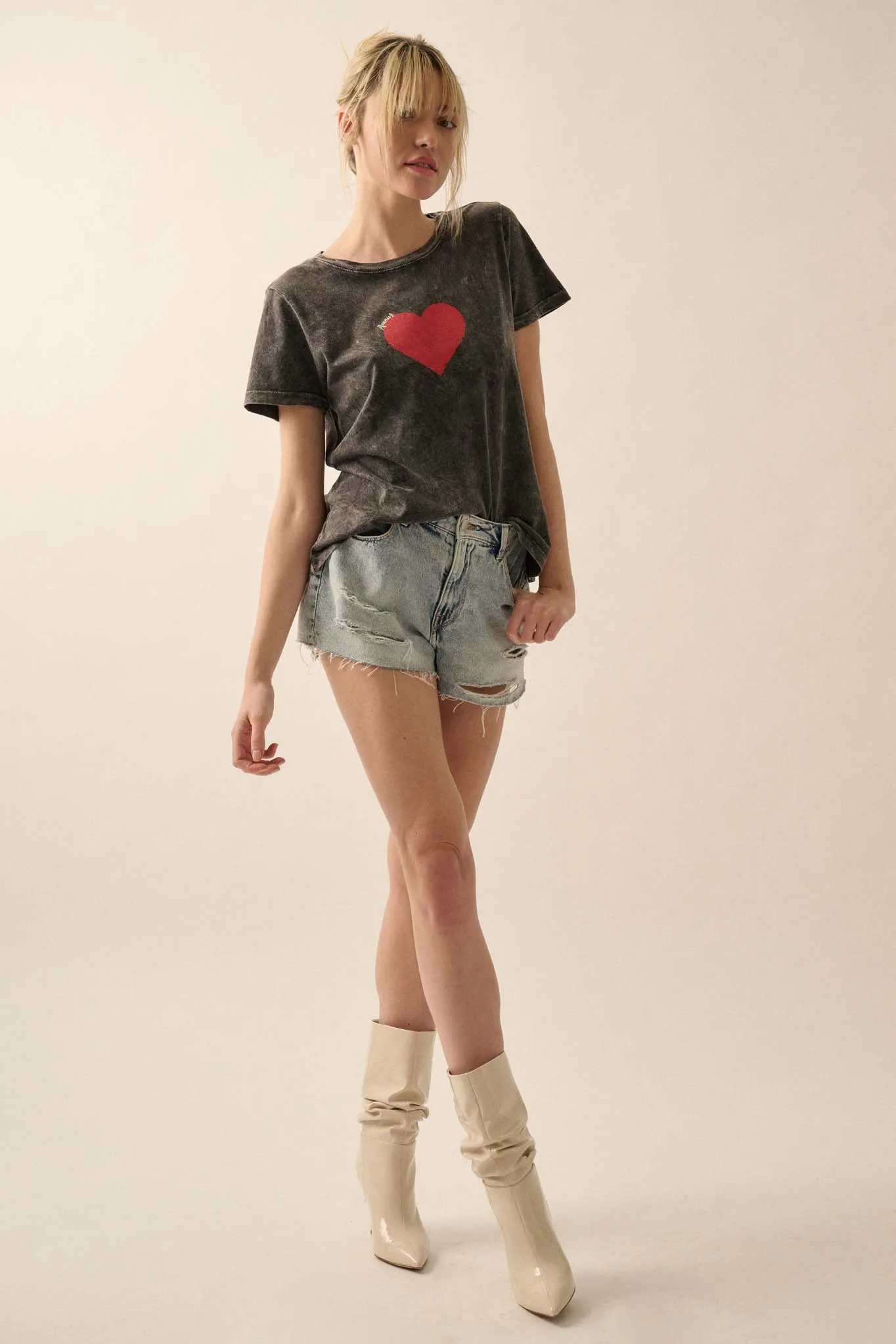 Amour Red Heart Vintage-Wash Graphic Tee