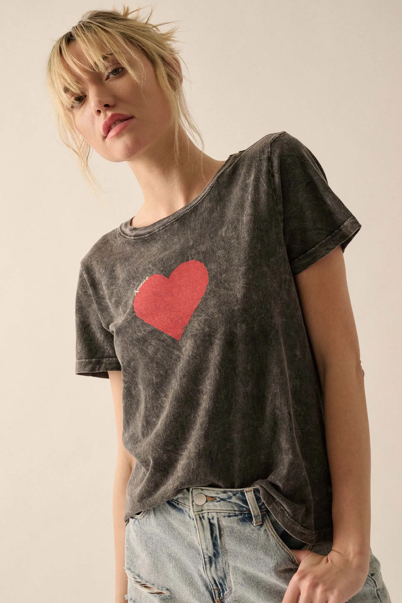 Amour Red Heart Vintage-Wash Graphic Tee