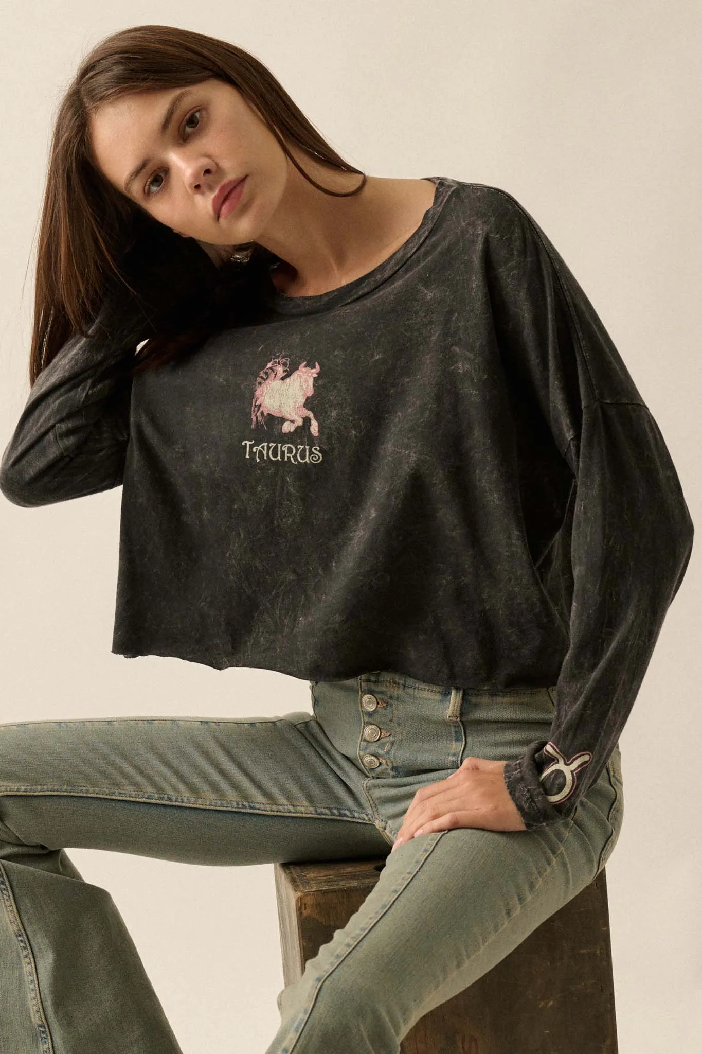 Astrology Girl Cropped Long-Sleeve Graphic Tee