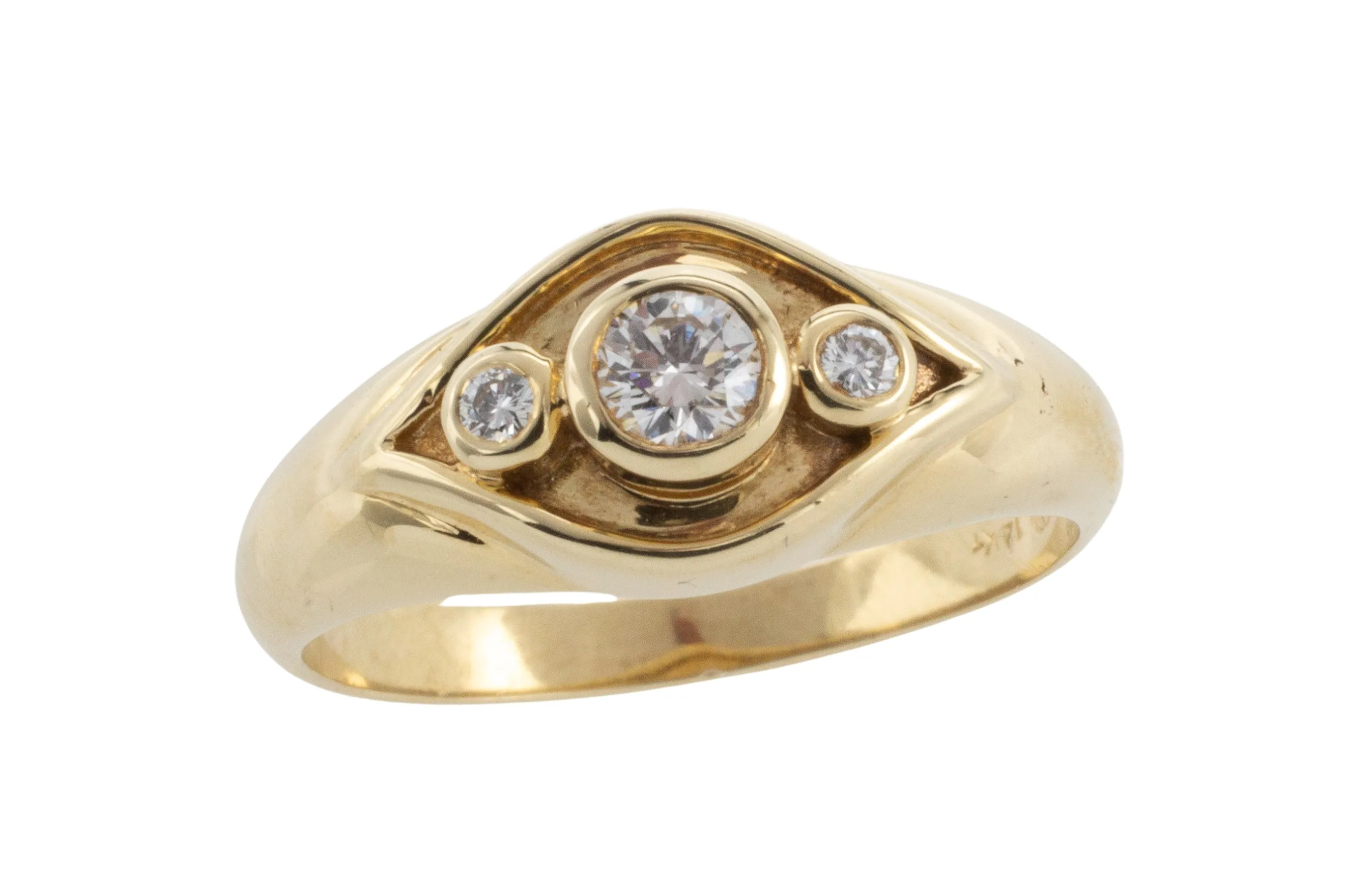 Brilliant cut diamond ring in 14 carat gold