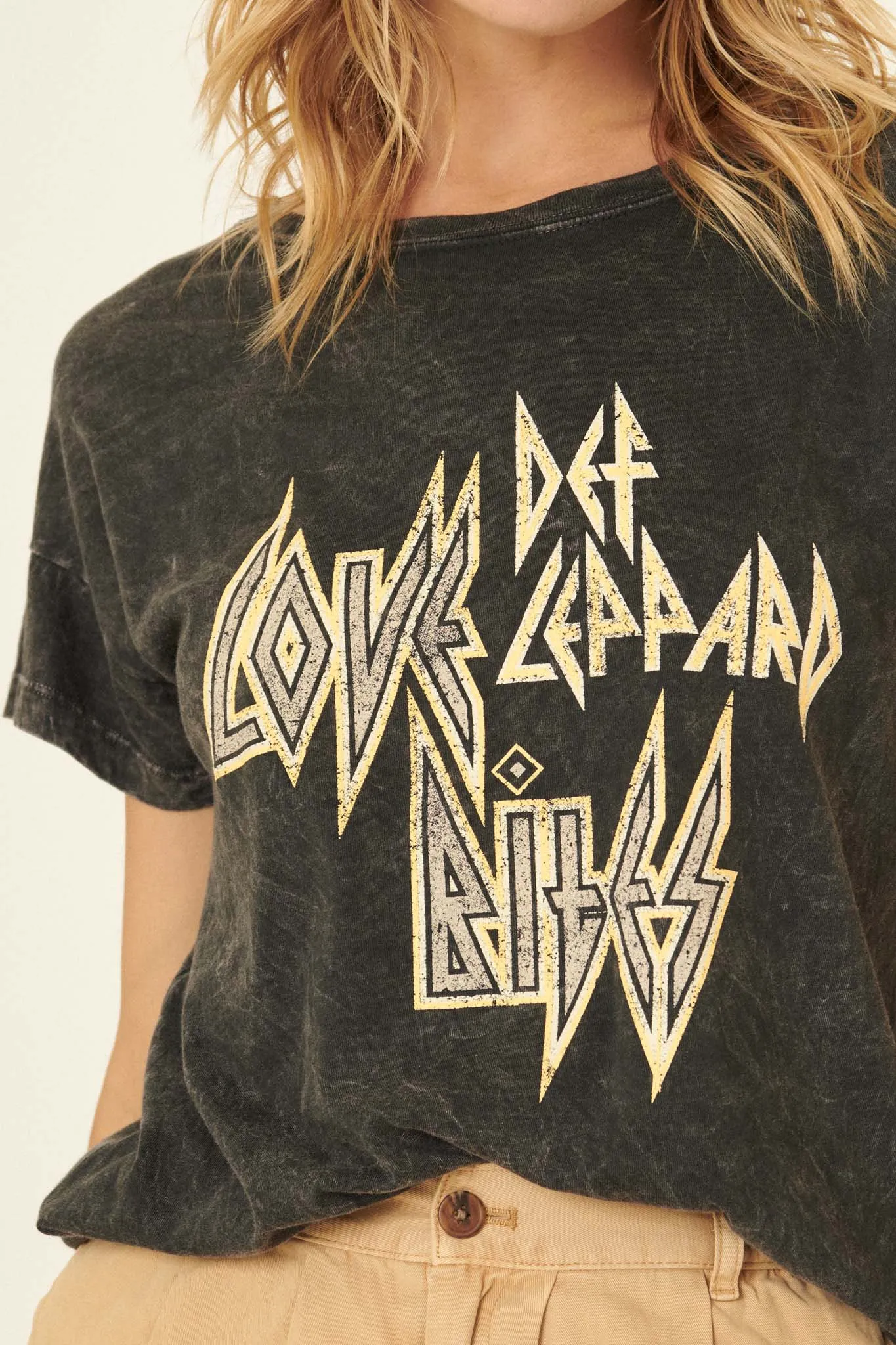 Def Leppard Love Bites Vintage-Wash Graphic Tee