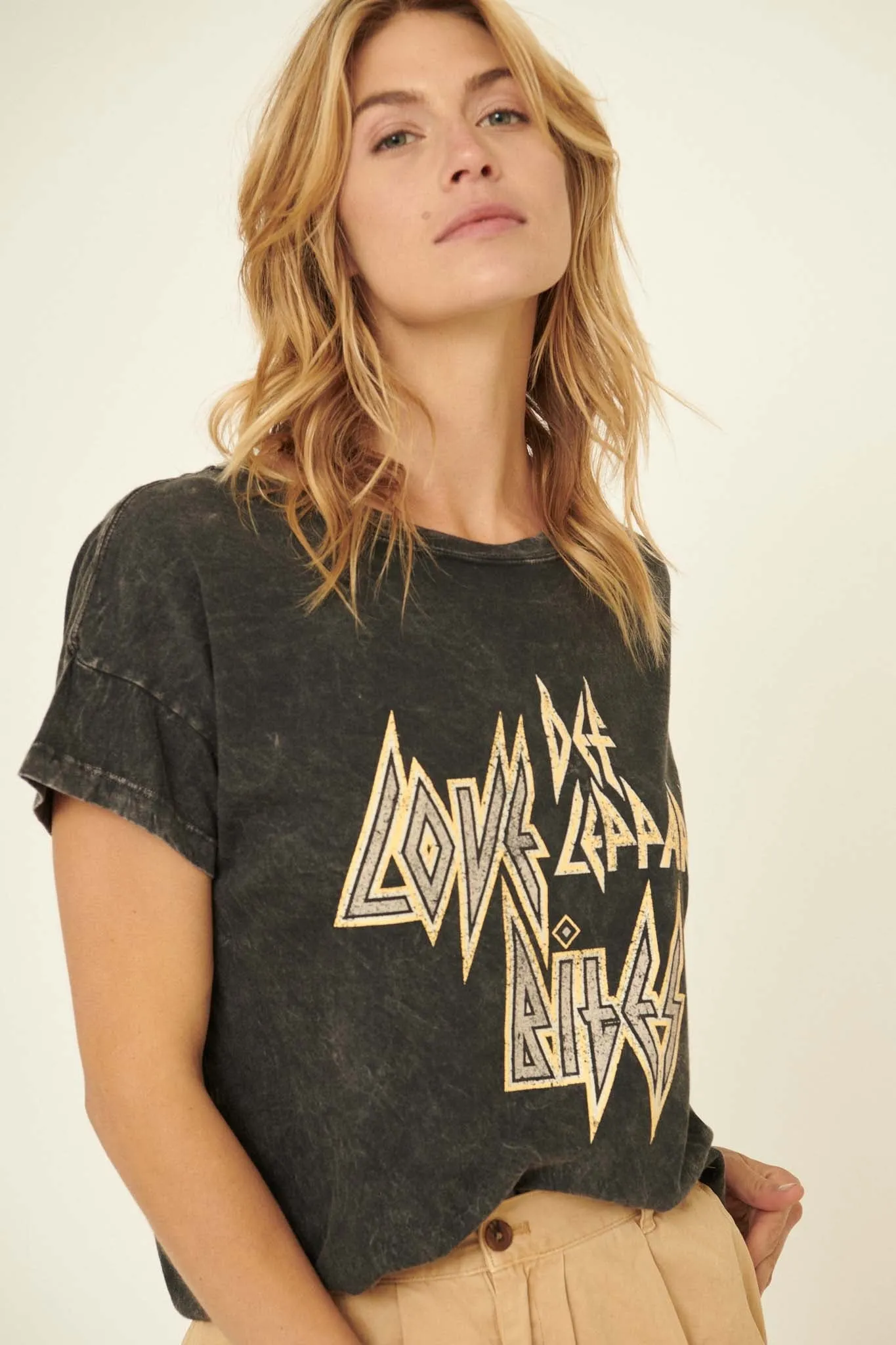 Def Leppard Love Bites Vintage-Wash Graphic Tee