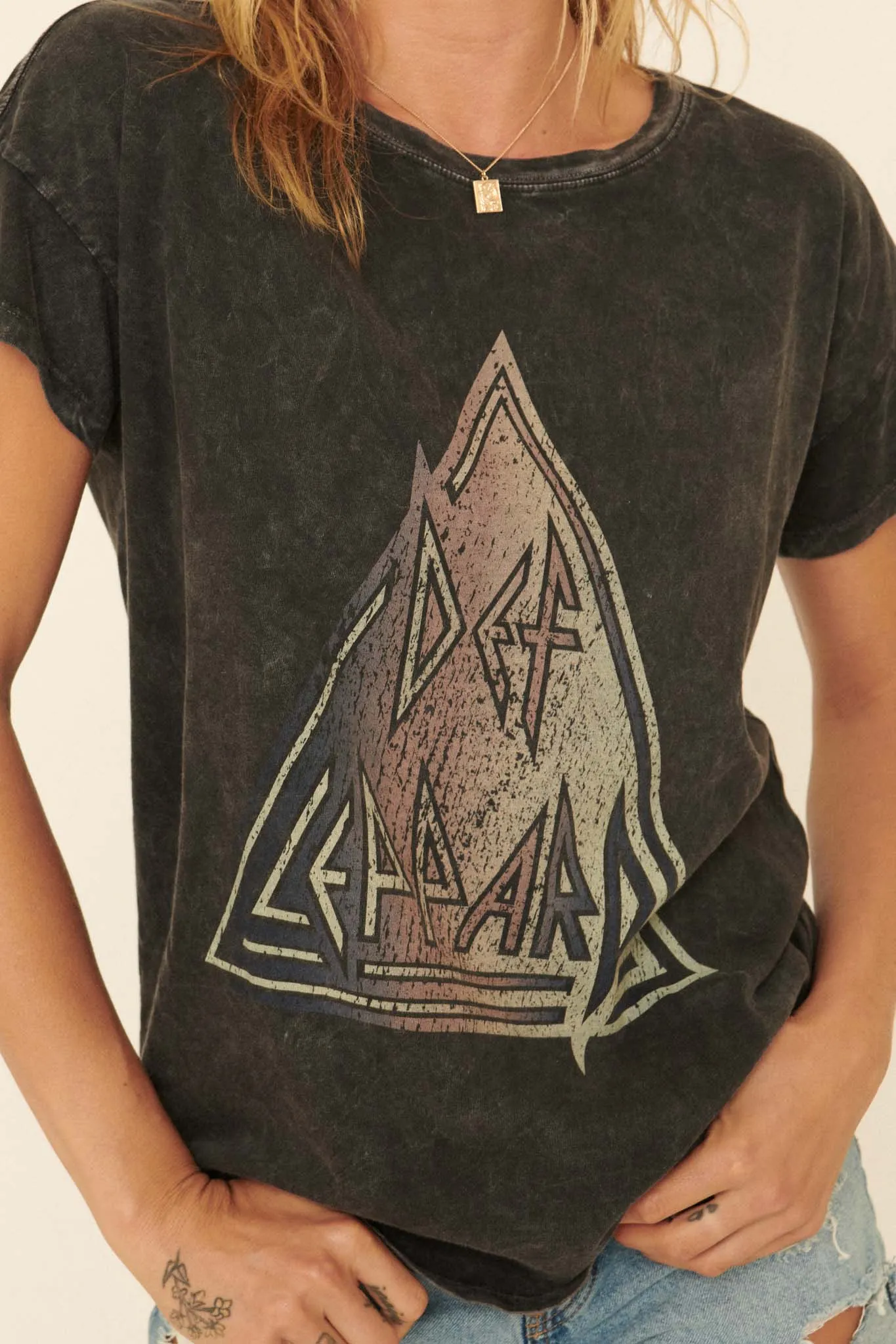 Def Leppard Vintage-Wash Logo Graphic Tee