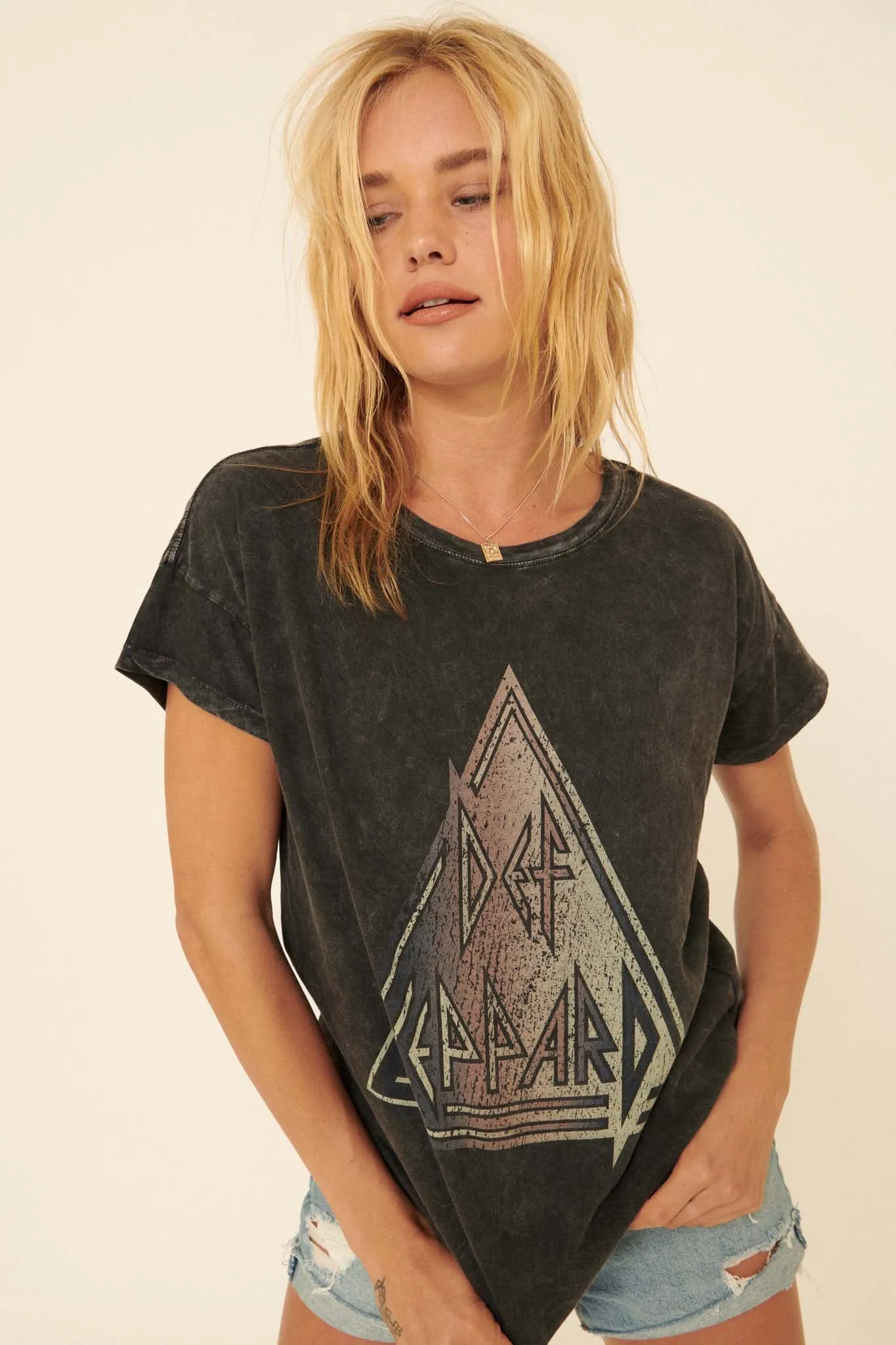 Def Leppard Vintage-Wash Logo Graphic Tee