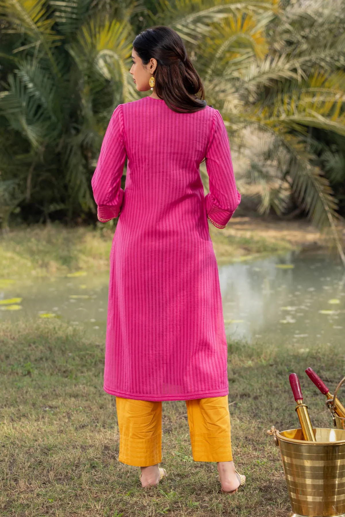 Gulabi Gulal Kurta