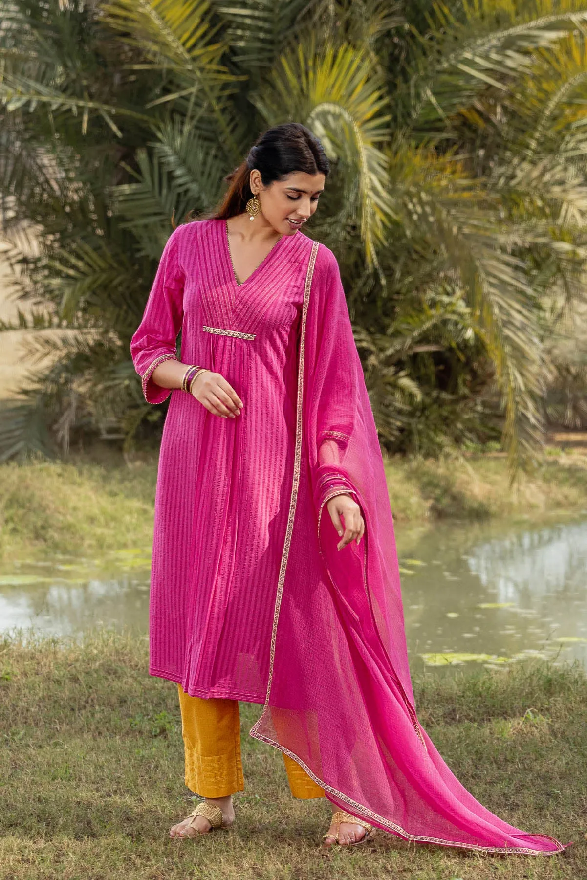 Gulabi Gulal Kurta