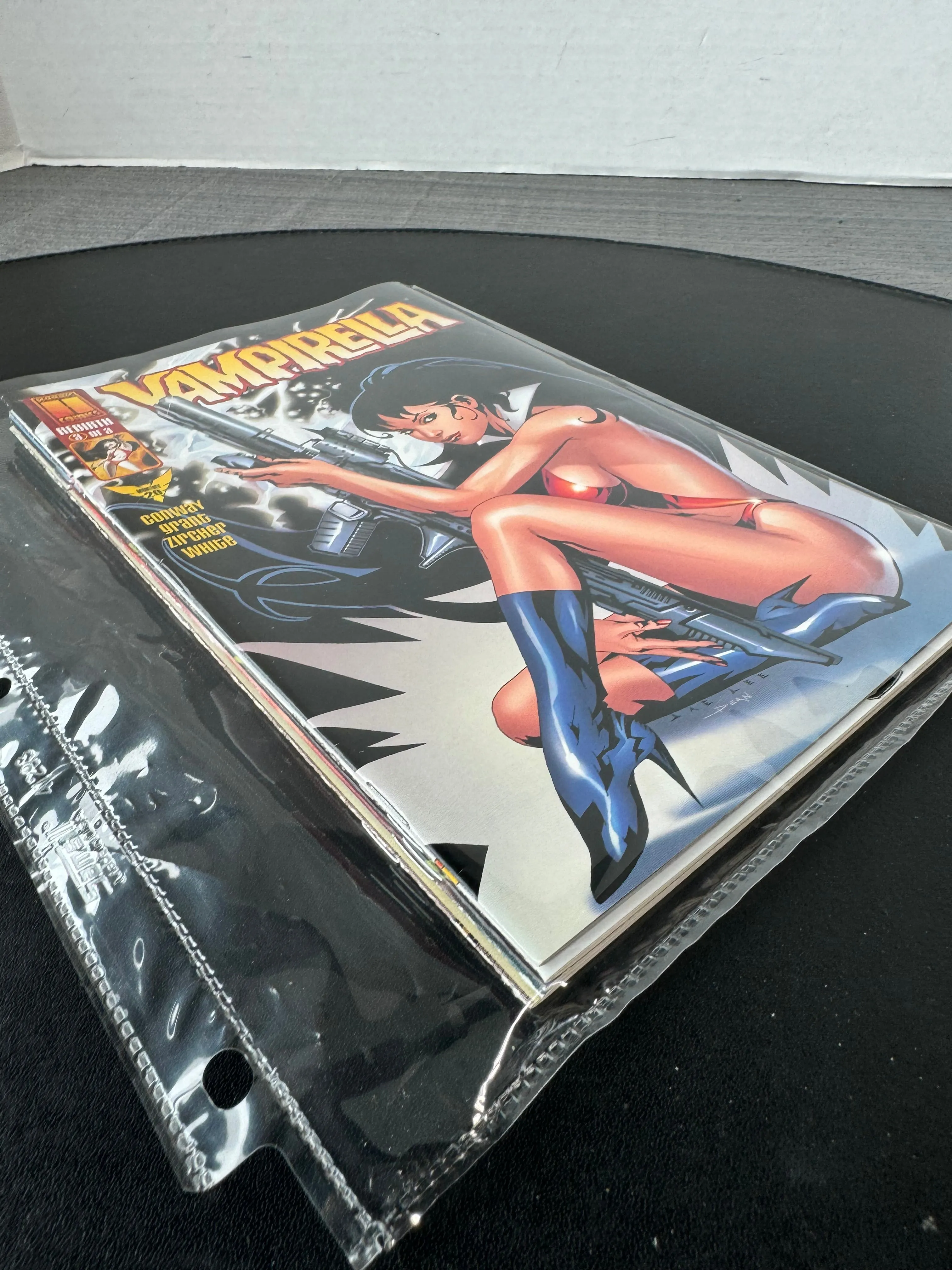 (L) Lot of 5 Harris Comics Vampirella Vintage Comics