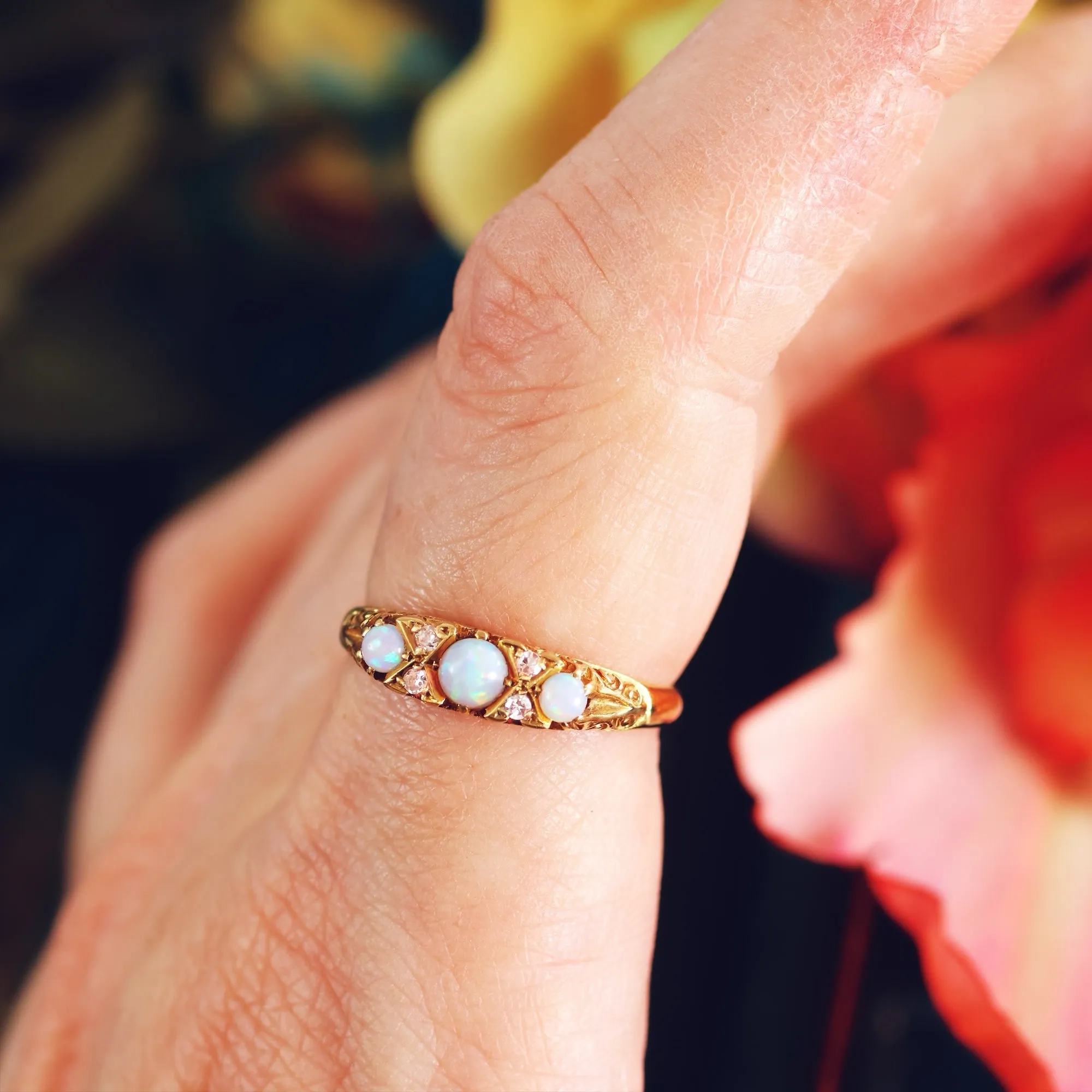 Lovely Vintage 18ct Gold Opal & Diamond Ring