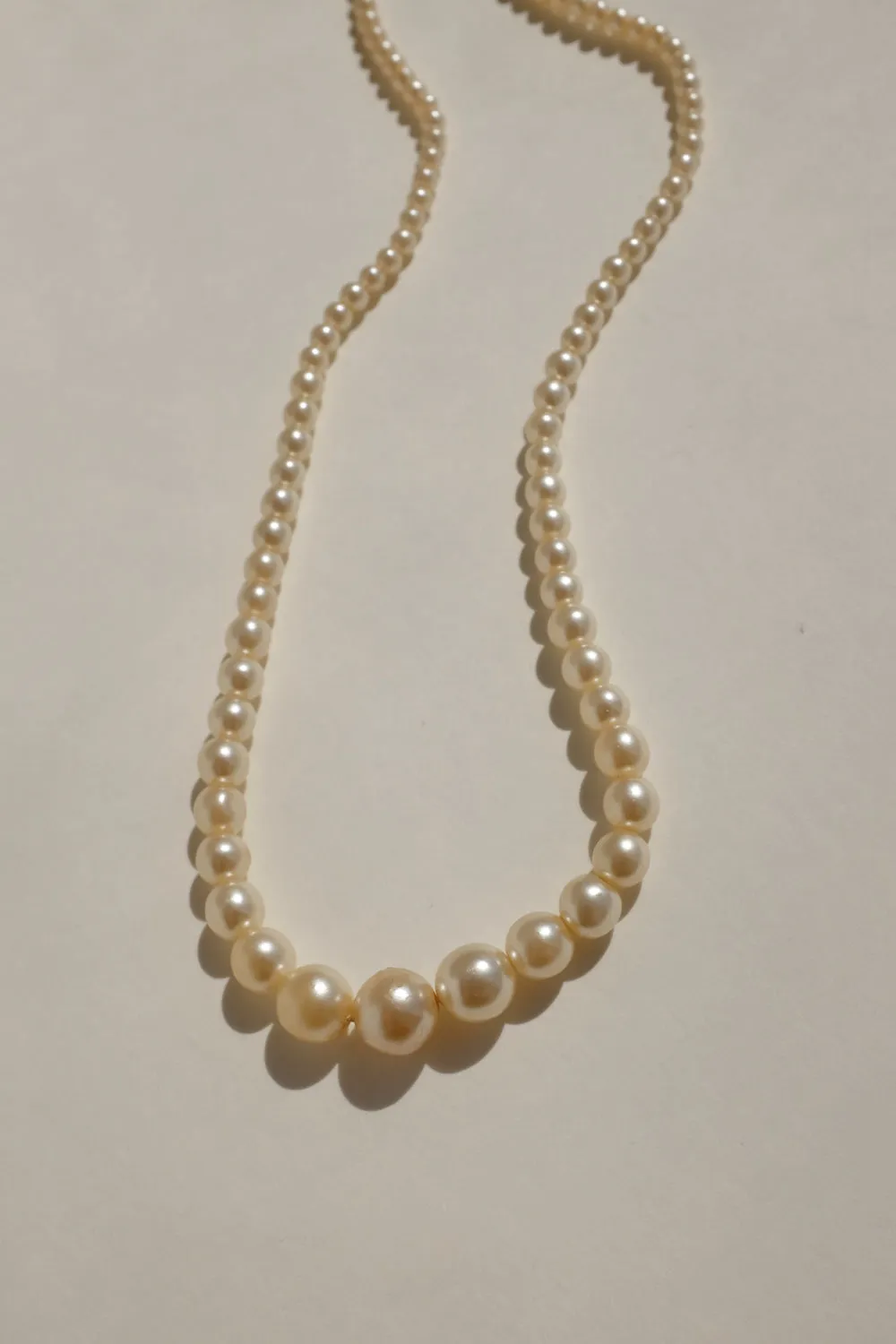 MOTHER OF PEARL VINTAGE NECKLACE