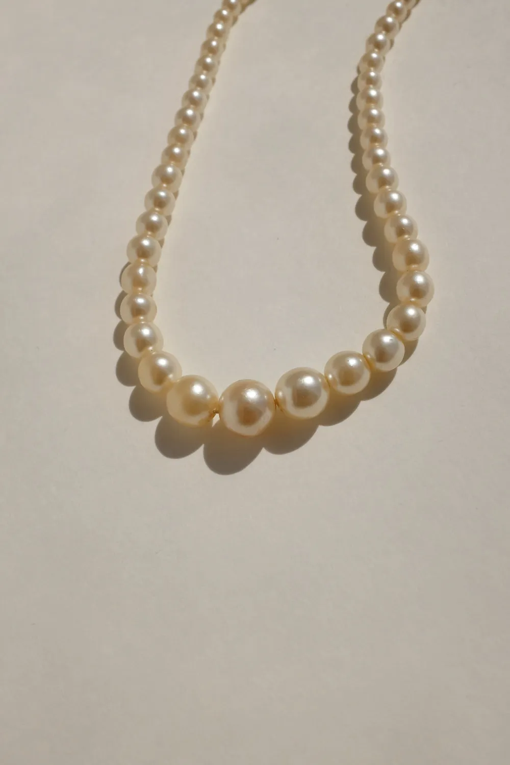 MOTHER OF PEARL VINTAGE NECKLACE