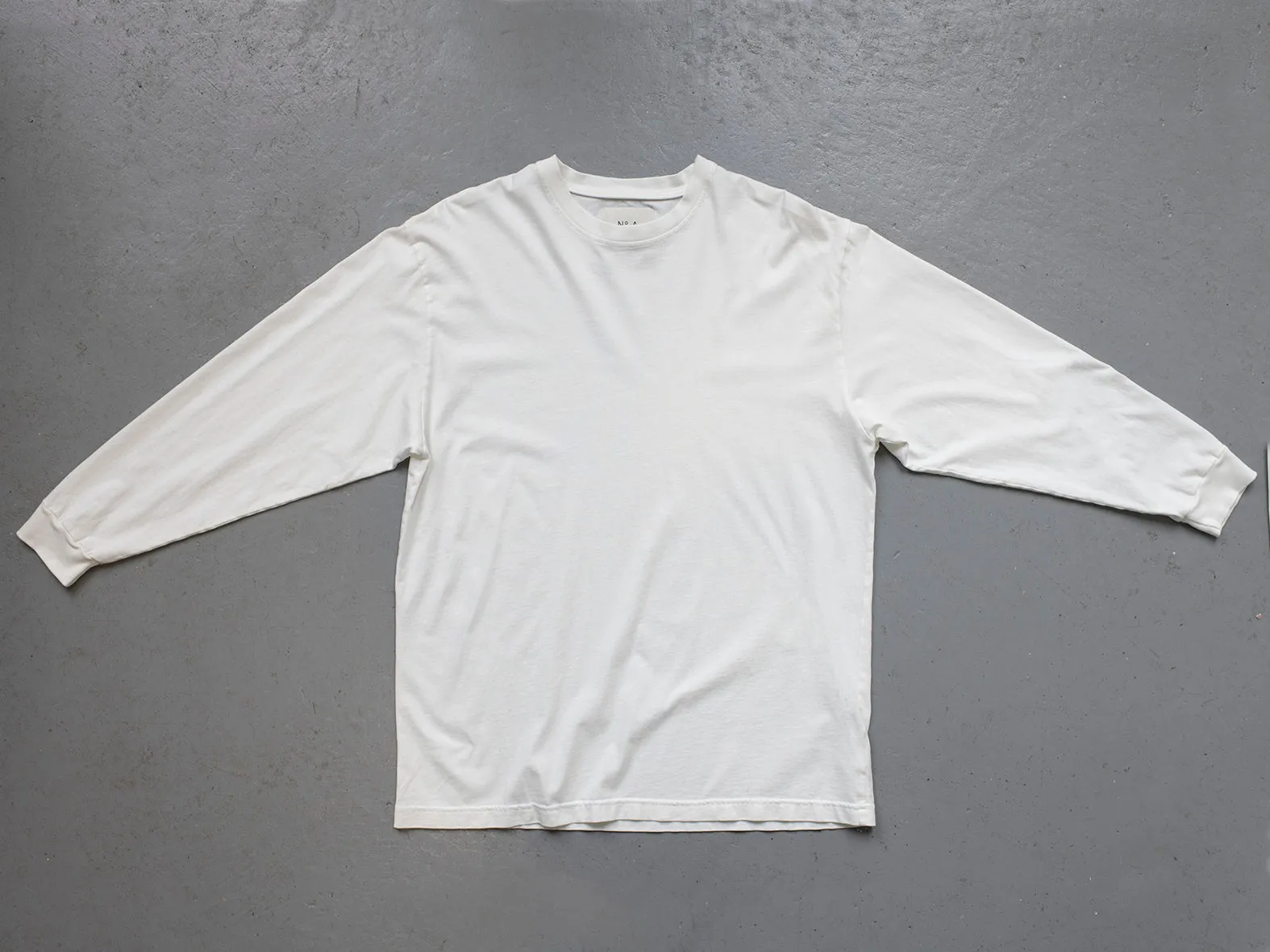 Nº A. OVERSIZE L/S TEE. WHITE.