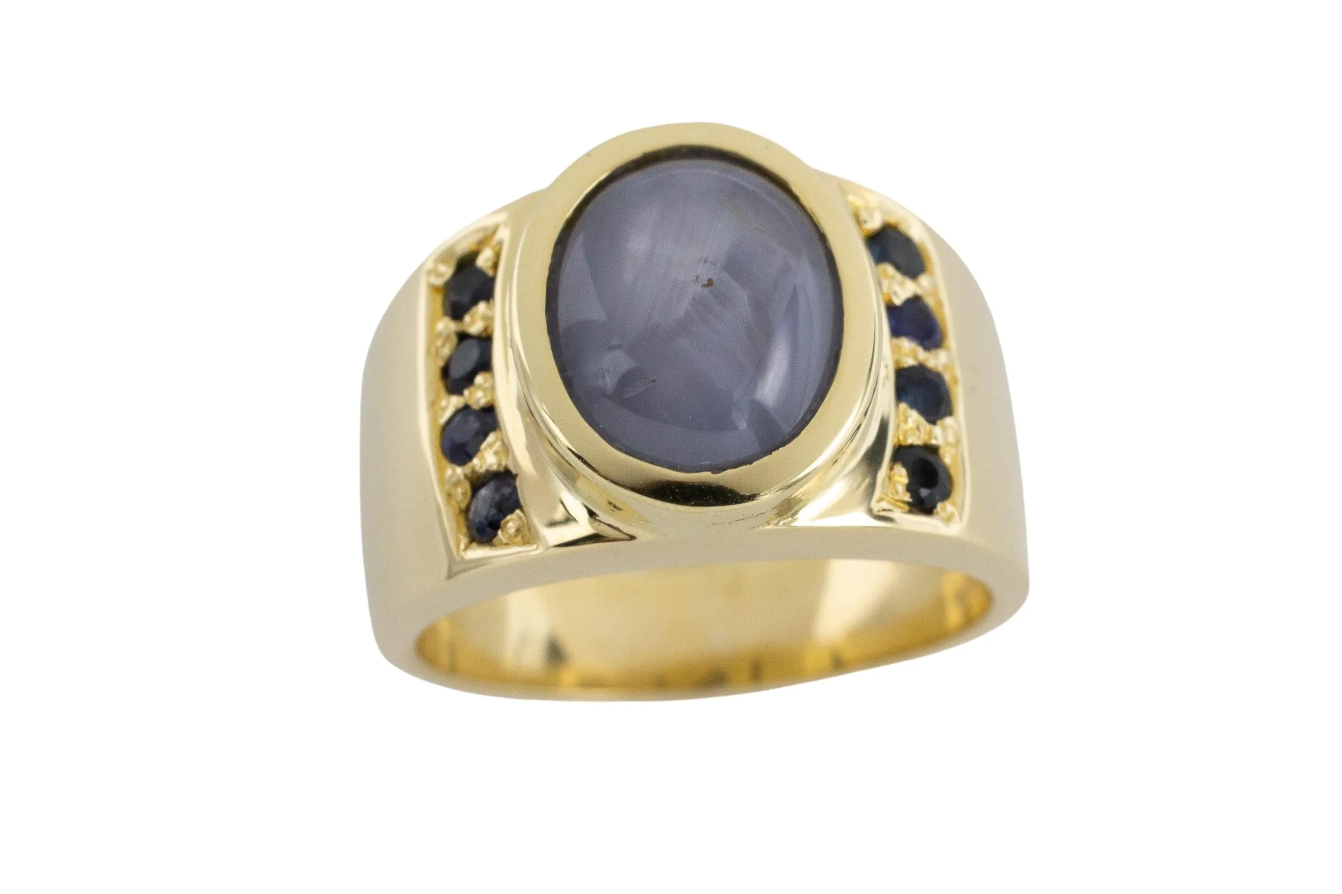 Star sapphire ring in 14 carat gold