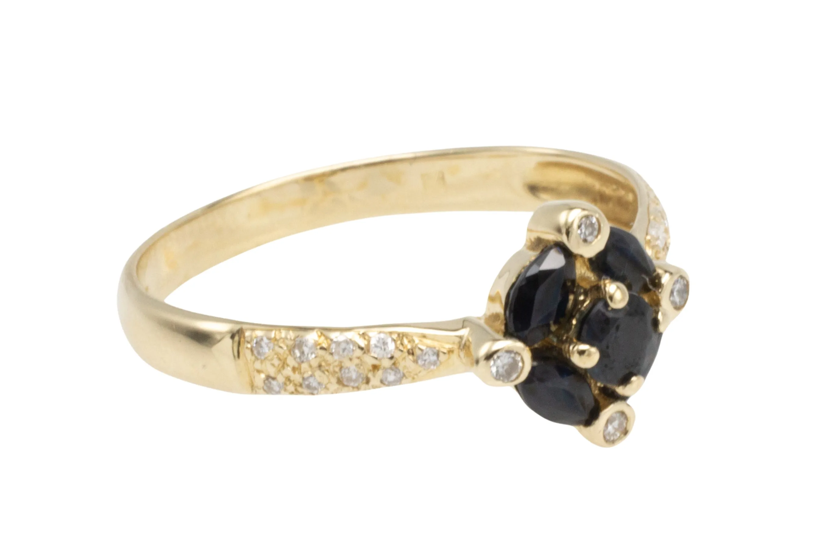 Vintage 14 carat gold sapphire and diamond ring