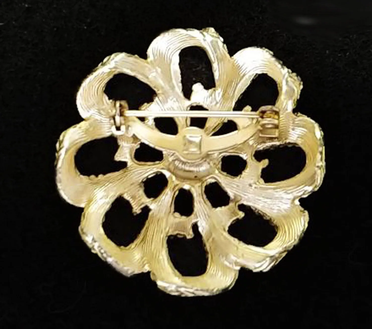 VINTAGE '70s GOLD TONE CURLED LEAF PIN BROACH STUDDED WITH AURORA BOREALIS RHINESTONES & A PEARL