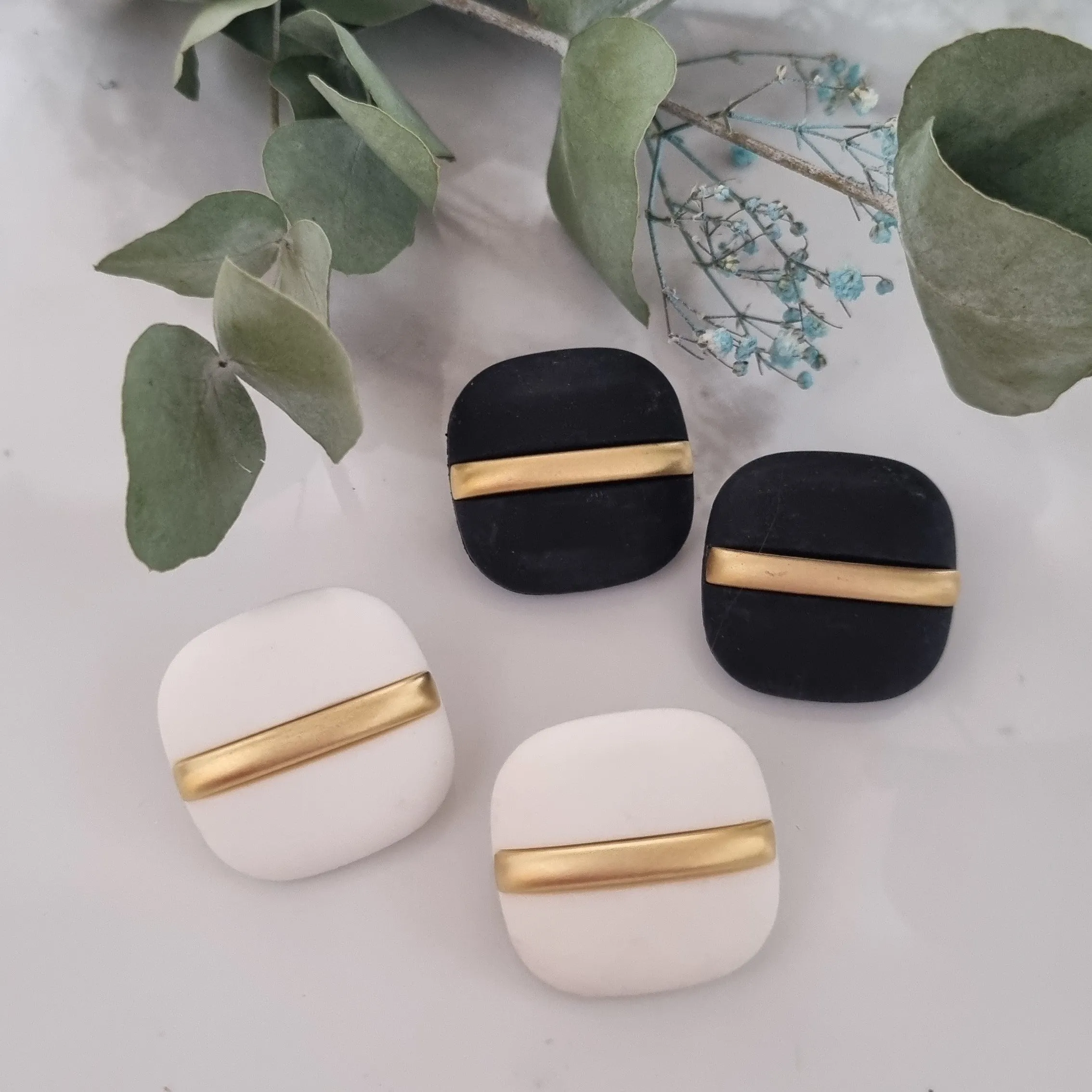 Vintage earrings - Black or white